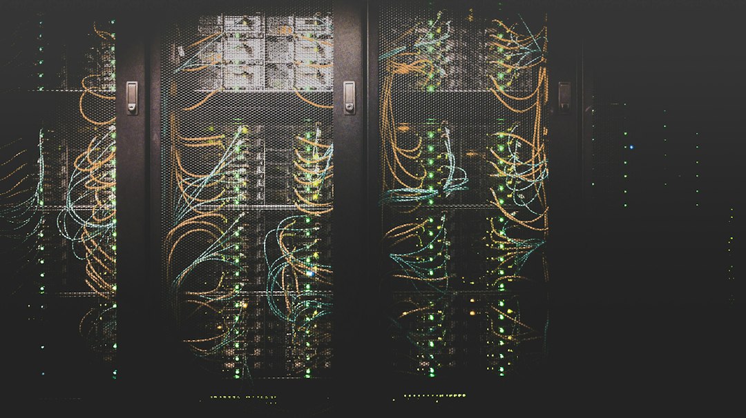 Baies de serveurs informatiques dans un centre de données, illustration de la migration Windows Server