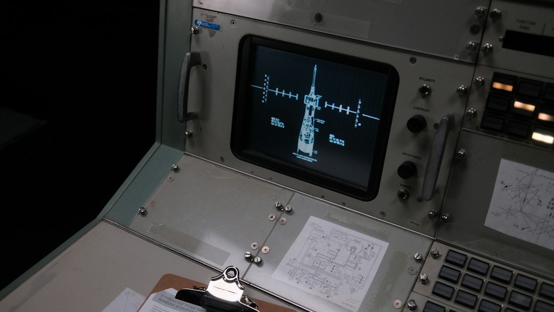 Panneau de commandes spatial historique, illustration d'un article sur la réplique de l'ordinateur Apollo